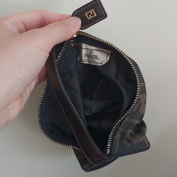 SALE Authentic vintage Fendi Zucca pochette - Picture 5 of 6